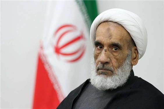 توصیه‌ی عضو مجلس خبرگان به شورای سیاست‌گذاری ائمه جمعه در خصوص خطای معمّمین