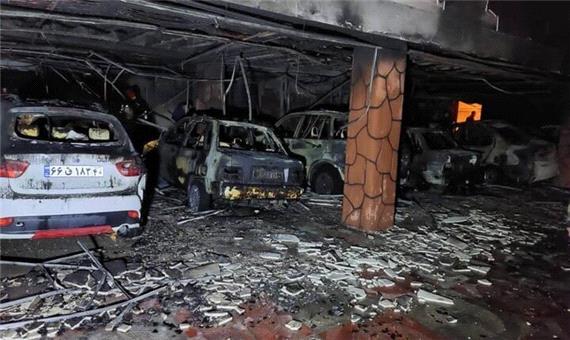 حریق 9 خودرو و مصدومیت 8 نفر به دلیل آتش‌سوزی گسترده در خیابان پاسدار گمنام