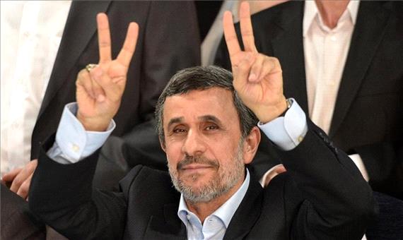 ازدحام مردم برای سلفی گرفتن با احمدی نژاد در روز قدس