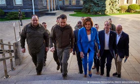 دلایل سفر ناگهانی و اعلام نشده رئیس مجلس نمایندگان به اوکراین جنگ زده