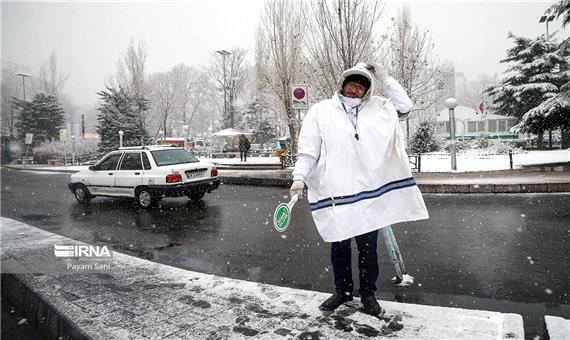 بسیج دستگاه‌های خدماتی در پی بارش برف در تهران