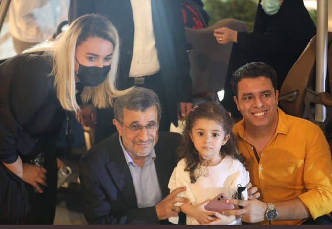 تصاویر جنجال آفرین احمدی نژاد و بانوان در دبی