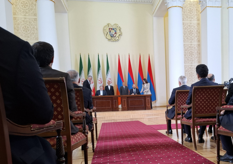 ۱۰ سند همکاری و یک بیانیه مشترک میان ایران و ارمنستان امضا شد