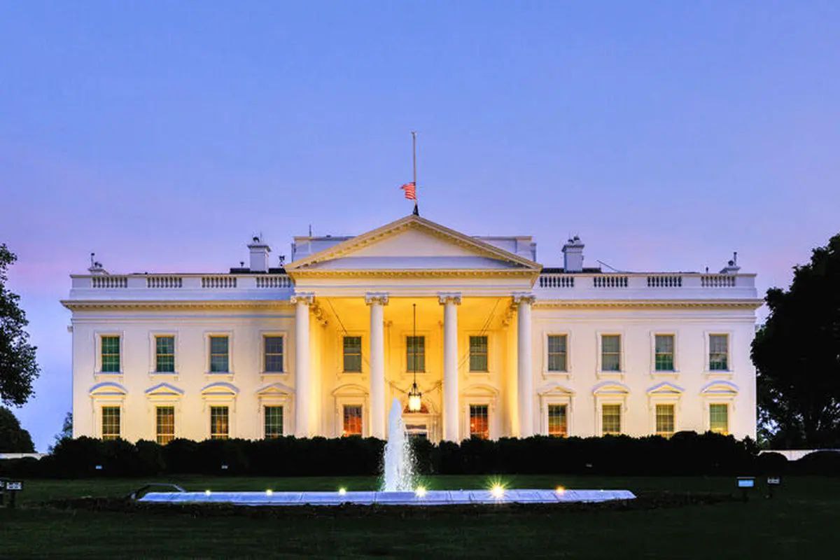 واکنش خبرنگار کاخ سفید به اخبار وضعیت سلامتی ترامپ