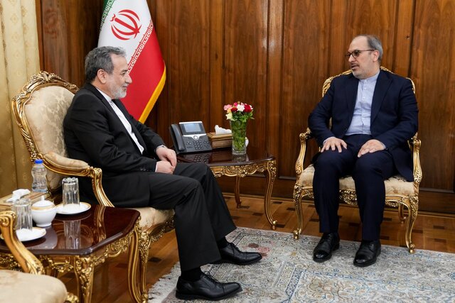 دیدار سفیر ایران در صربستان با عراقچی پیش از عزیمت به محل مأموریت