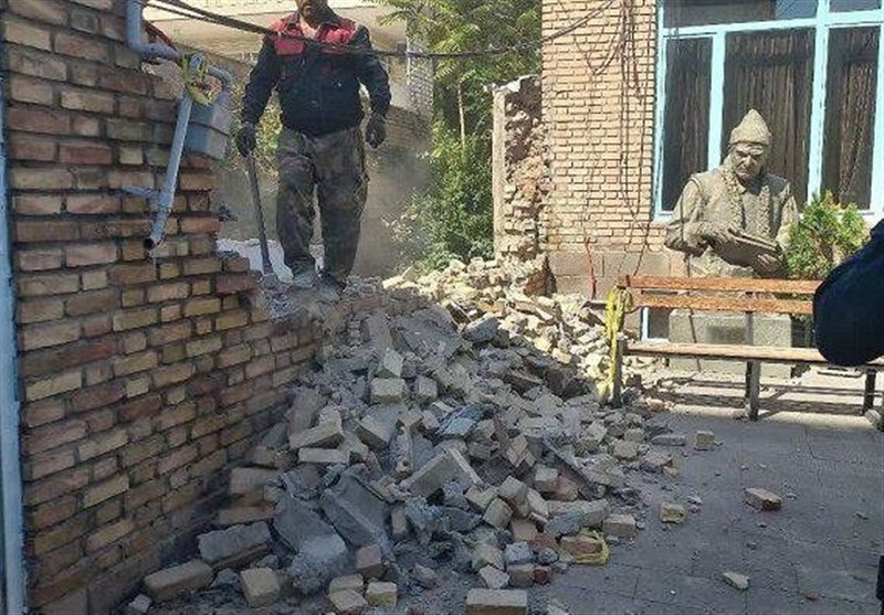 شهرداری تبریز دیوار خانه استاد شهریار را تخریب کرد
