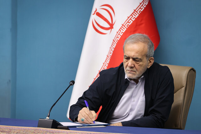 رئیس جمهور به دو نفر حُکم داد