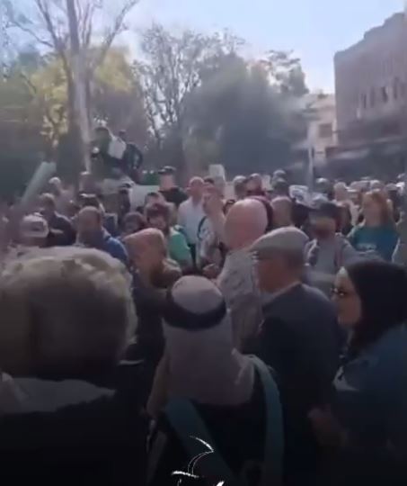 سوری‌ها در اعتراض به تصمیم دولت برای افزایش بهای برق به خیابان آمدند