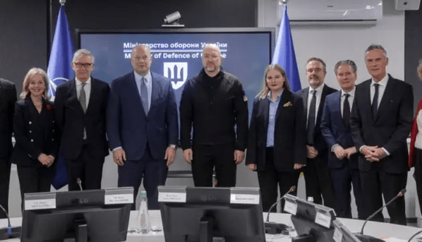دیدار هیأتی از ناتو با وزیر دفاع اوکراین