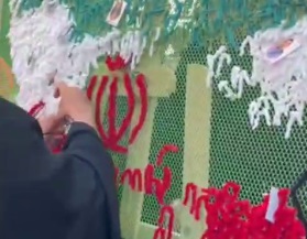 نقشه متفاوت ایران همراه تصویر شهدای دانش‌ آموز جنگ ۱۲ روزه در راهپیمایی ۱۳ آبان