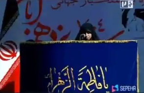 قرائت عهدنامۀ راهپیمایی۱۳ آبان مقابل لانۀ جاسوسی آمریکا