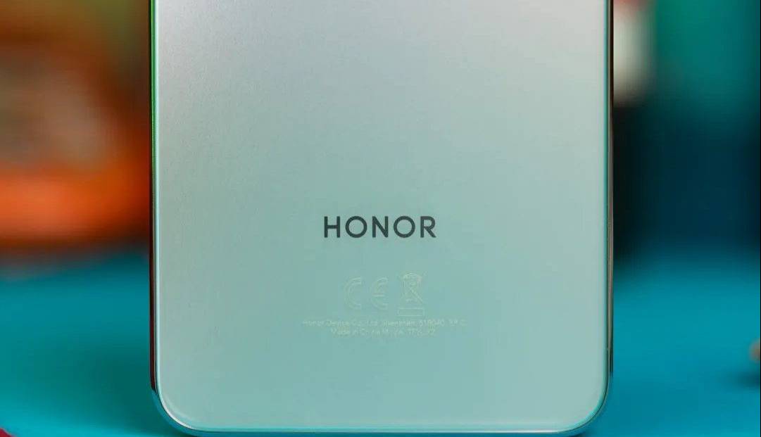 آنر گوشی جدیدی با طراحی مشابه آیفون ایر می‌سازد