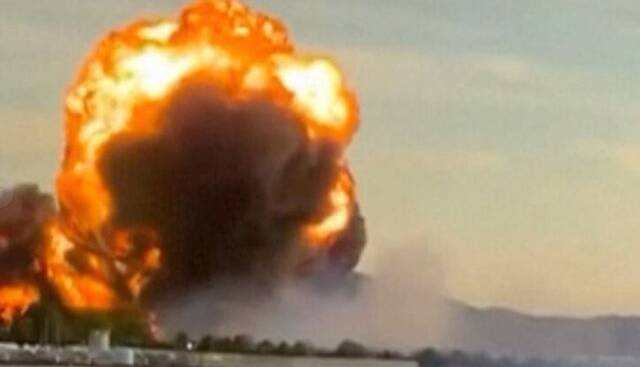 شمار کشته‌های حادثه سقوط هواپیمای باری در آمریکا به ۱۴ نفر رسید