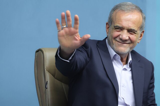 رئیس‌جمهور پا به توپ شد