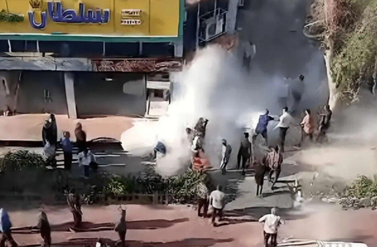 سرمقاله اعتماد/ به در می‌گویم بلکه دیوار بشنود