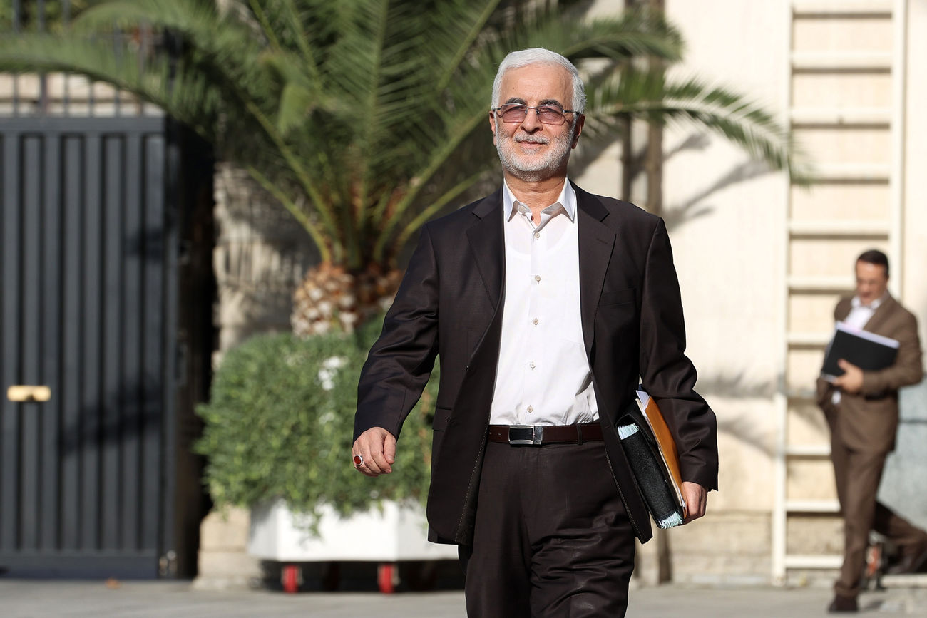 مومنی: وزارت کشور بازگشت داوطلبانه اتباع خارجی را مدیریت می‌کند