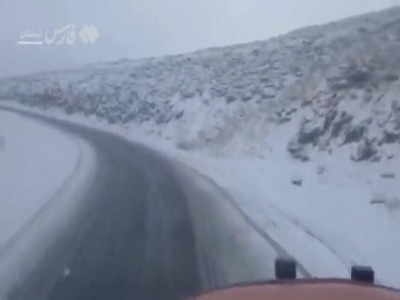 برف پاییزی گردنه «گله‌بادوش» لرستان را سفیدپوش کرد