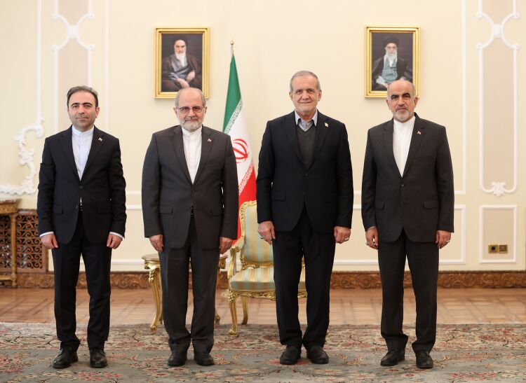 رئیس‌جمهور: خنثی‌سازی تبلیغات ضدایرانی از مسئولیت‌های مهم سفرا است