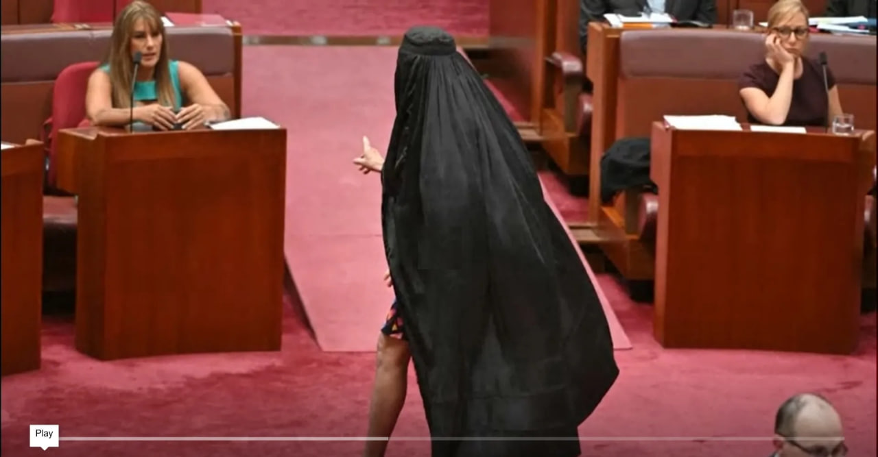 تعلیق سناتور استرالیایی پس از توهین به مسلمانان با پوشیدن برقع