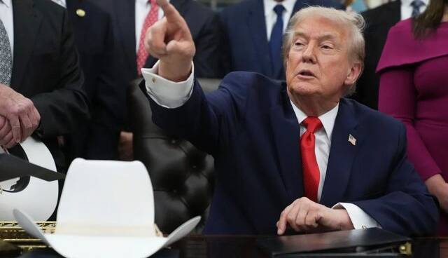 ترامپ بار دیگر به یک خبرنگار زن توهین کرد