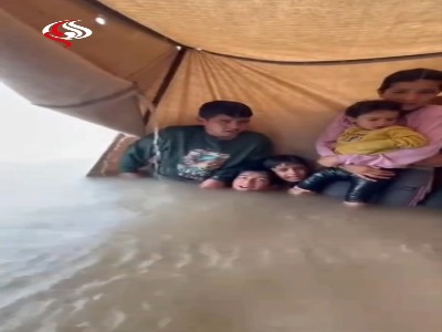شرایط  بسیار سخت کودکان غزه در میان چادرهای در حال غرق
