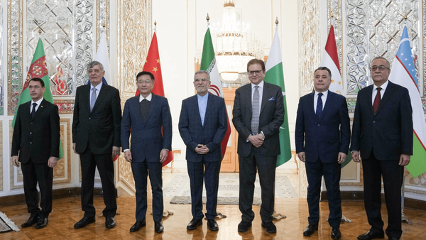 عکس یادگاری حاضران شرکت کننده در نشست تهران