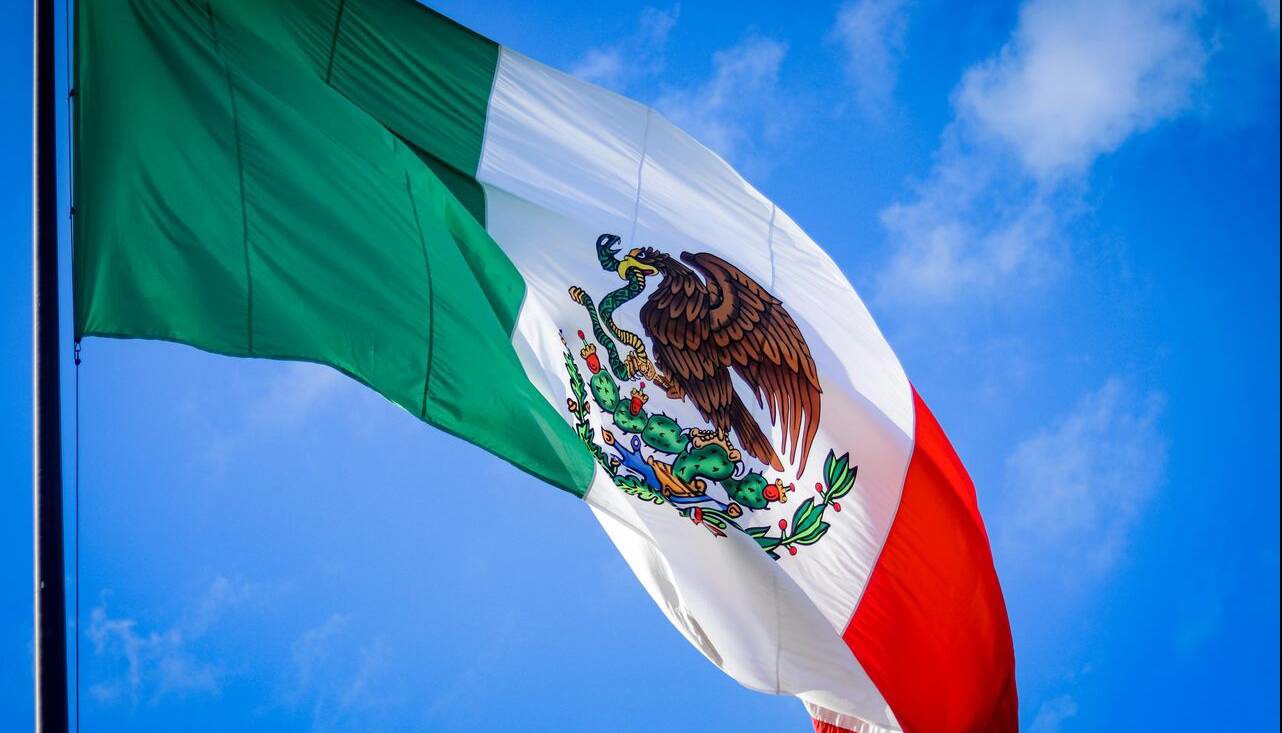 پارلمان محلی مکزیکوسیتی صحنه درگیری و خشونت شد