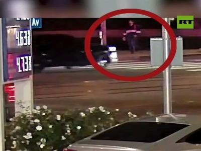 لحظاتی پیش از بازداشت یک قاتل توسط پلیس لس‌آنجلس