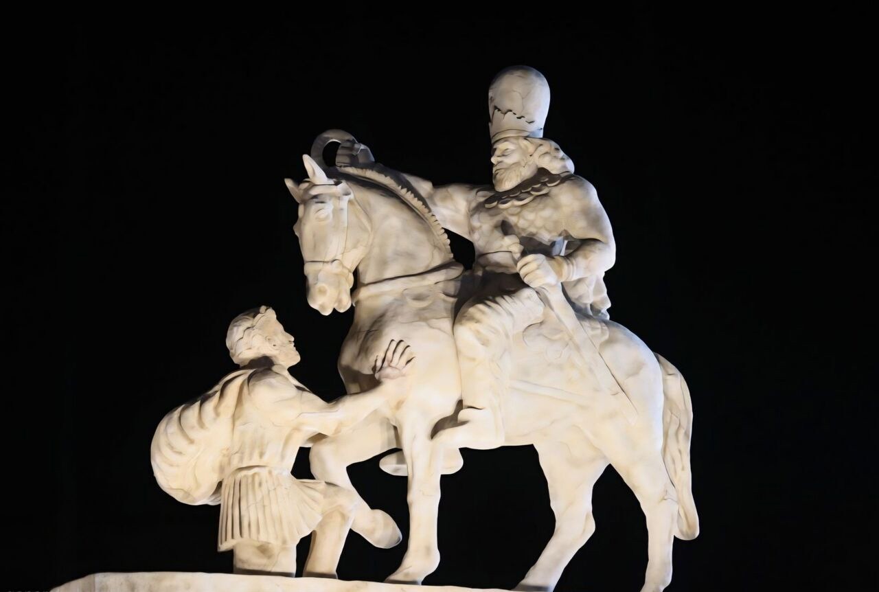 مجسمه والرین در ورودی فرودگاه مهرآباد نصب شد