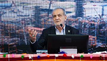 حاشیه‌های خواندنی دیدار پزشکیان با فعالان سیاسی؛ از تنش تا تشویق