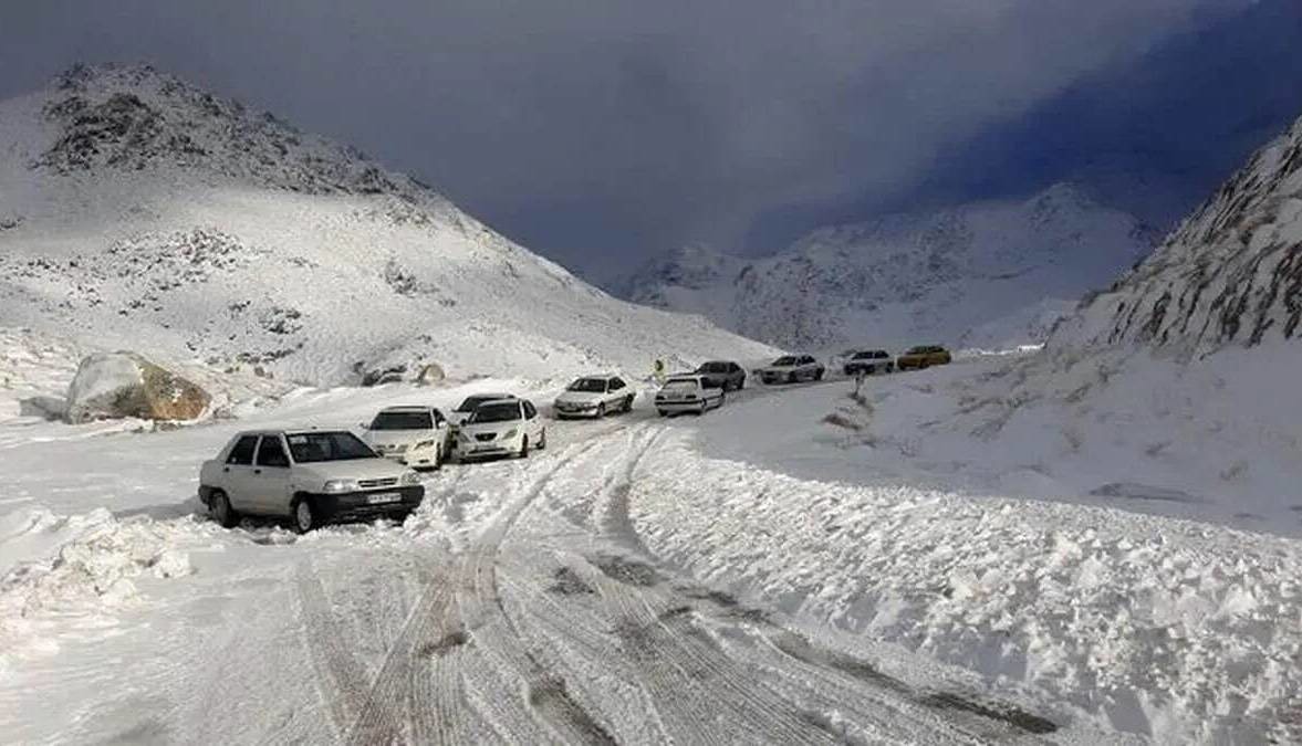 برف و باران در جاده‌های ۱۳ استان؛ ۲۲ محور مواصلاتی مسدود شد
