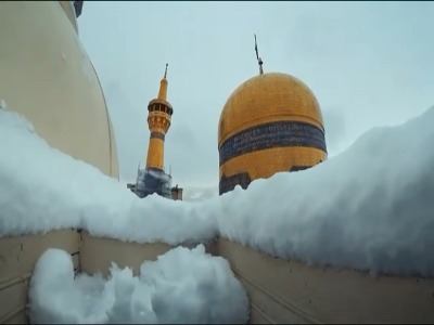 تصاویر جالب از فرایند شبانه‌روزی برف‌روبی حرم امام رضا(ع)