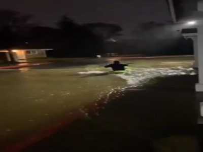 فوران فاضلاب در خیابان‌های کالیفرنیا!