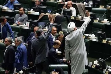 یک بام و دو هوای مجلس در برابر دولت؛ رادیکال ها تهدید به استیضاح و ترمیم کابینه می کنند