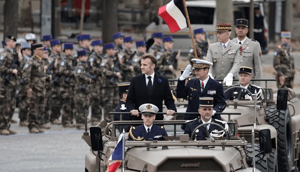 پولیتیکو: فرانسه برای مقابله با روسیه بدون آمریکا آماده می‌شود