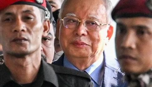 ۱۵ سال حبس دیگر برای نخست‌وزیر سابق مالزی برای اتهامات جدید