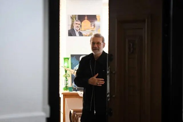 دیدار علی لاریجانی با خانواده شهیدان حاجی‌زاده و باقری/ تصاویر