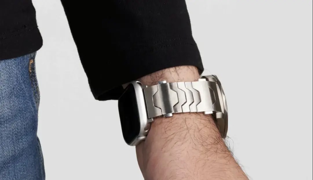 پایان جنگ سنت و مدرنیته با یک بند ساعت عجیب