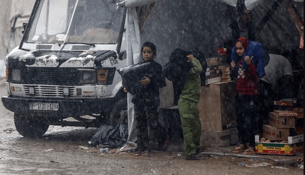 سرمای مرگبار بر پیکر زخمی غزه