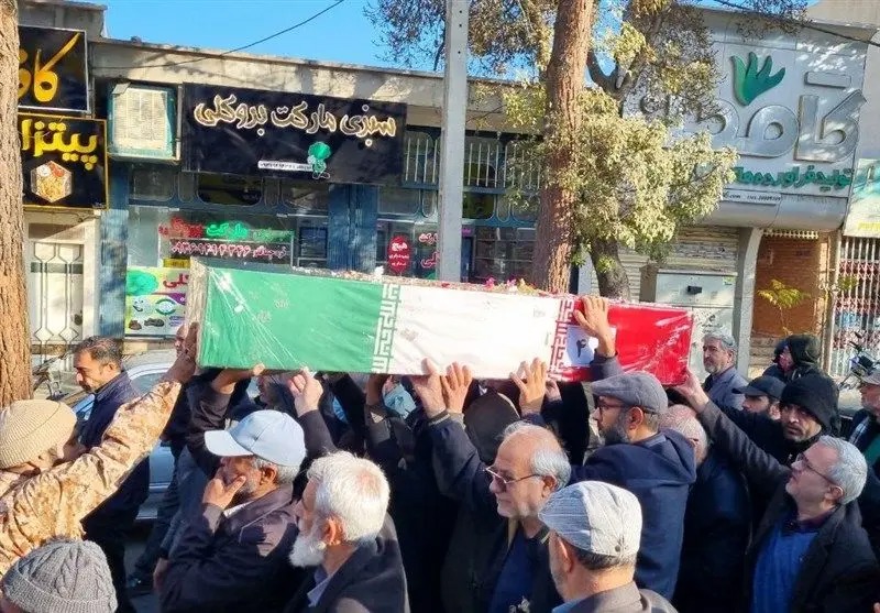 فحاشی و سنگ‌پرانی اغشتاشگران در تشییع شهید خدایاری/ ضدانقلاب ماهیت خود را در کو‌هدشت نشان داد