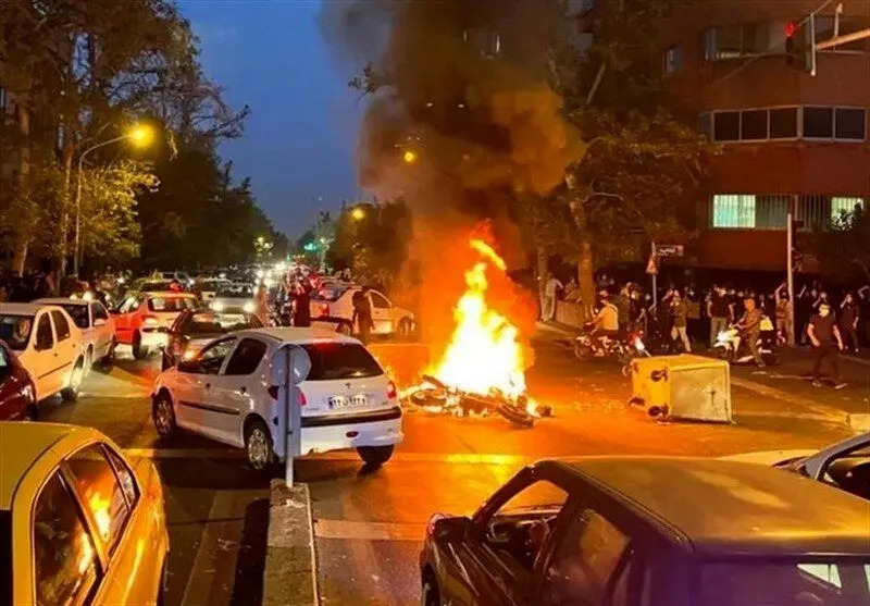 امشب در تهران چه گذشت؟ / برگزاری تجمعات اعتراضی محدود در شمال و جنوب پایتخت
