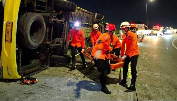 تصادف مرگبار کامیون با سواری؛ مادر خانواده جان باخت