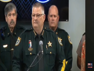 پلیس آمریکا: اگر به سمت ما سنگ پرت کنی خانواده‌ات باید جنازه‌ات را تحویل بگیرند