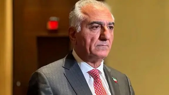 افشاگری منافقین: رضا پهلوی همزمان با فراخوان داخل ایران، پارتی داشت/ عکس