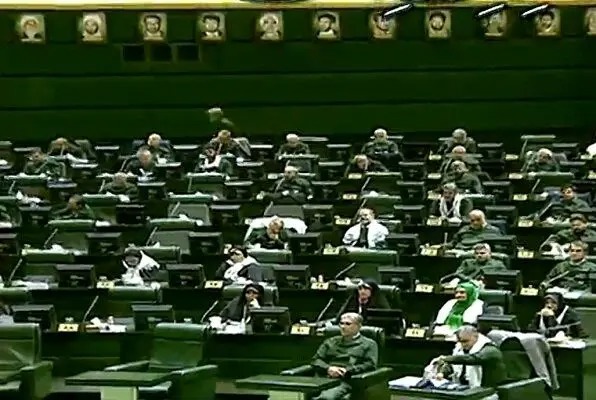 مجلس یکدست  لباس فرم سپاه پوشید/ ویدئو