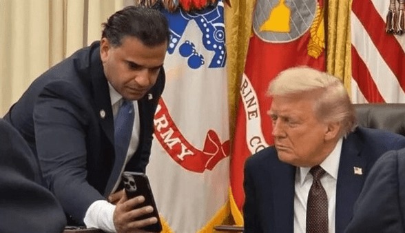 فرستاده آمریکا در عراق برکناری اش را تکذیب کرد