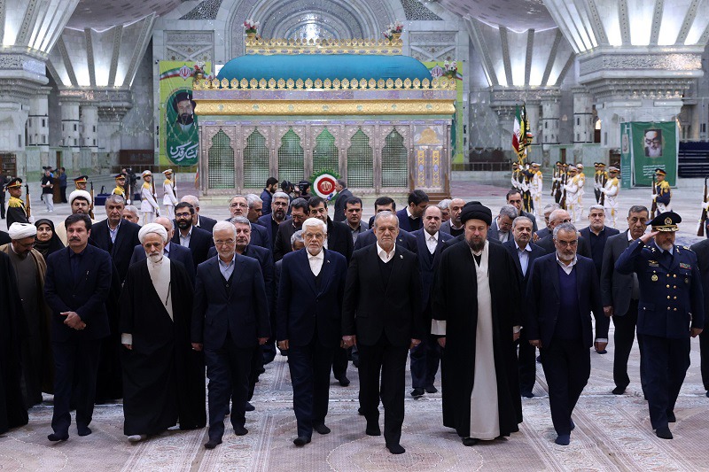 حاشیه حضور هیات دولت در حرم امام خمینی(ره)