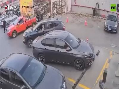 فرو رفتن پمپ‌بنزین قاهره در شکاف ۱۵ متری