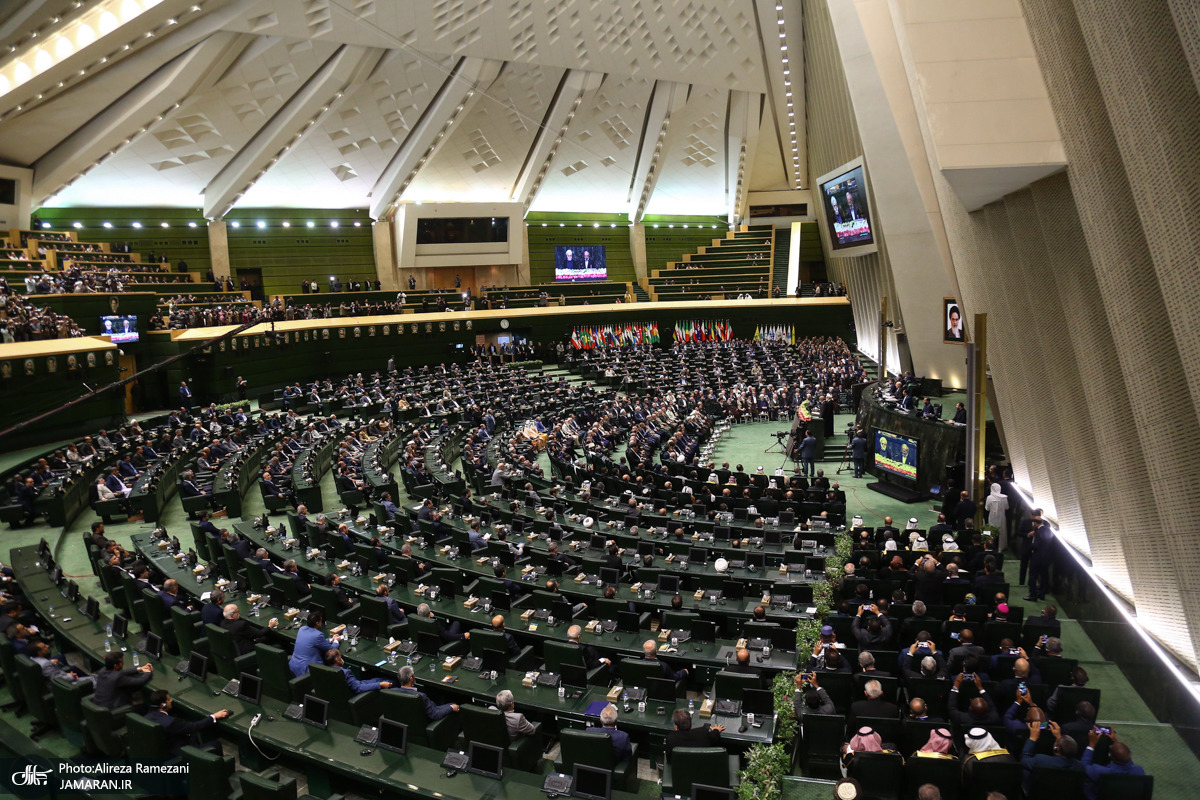 پایان جلسه علنی مجلس؛ نمایندگان به حرم امام می‌روند