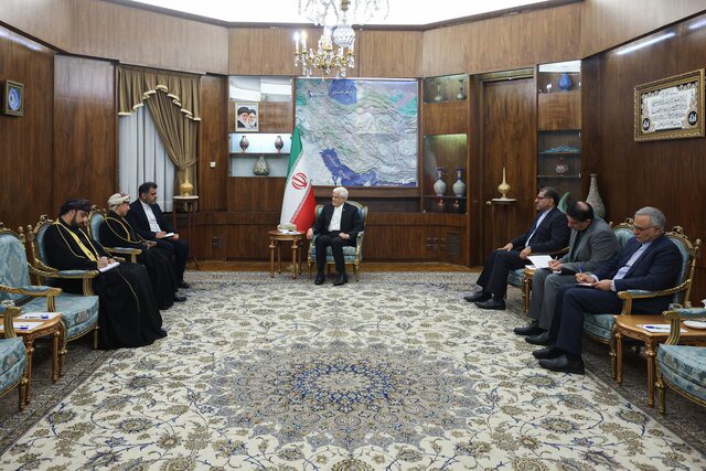 در دیدار عارف و سفیر عمان مطرح شد؛ هدف‌گذاری برای افزایش روابط اقتصادی به ۵ میلیارد دلار